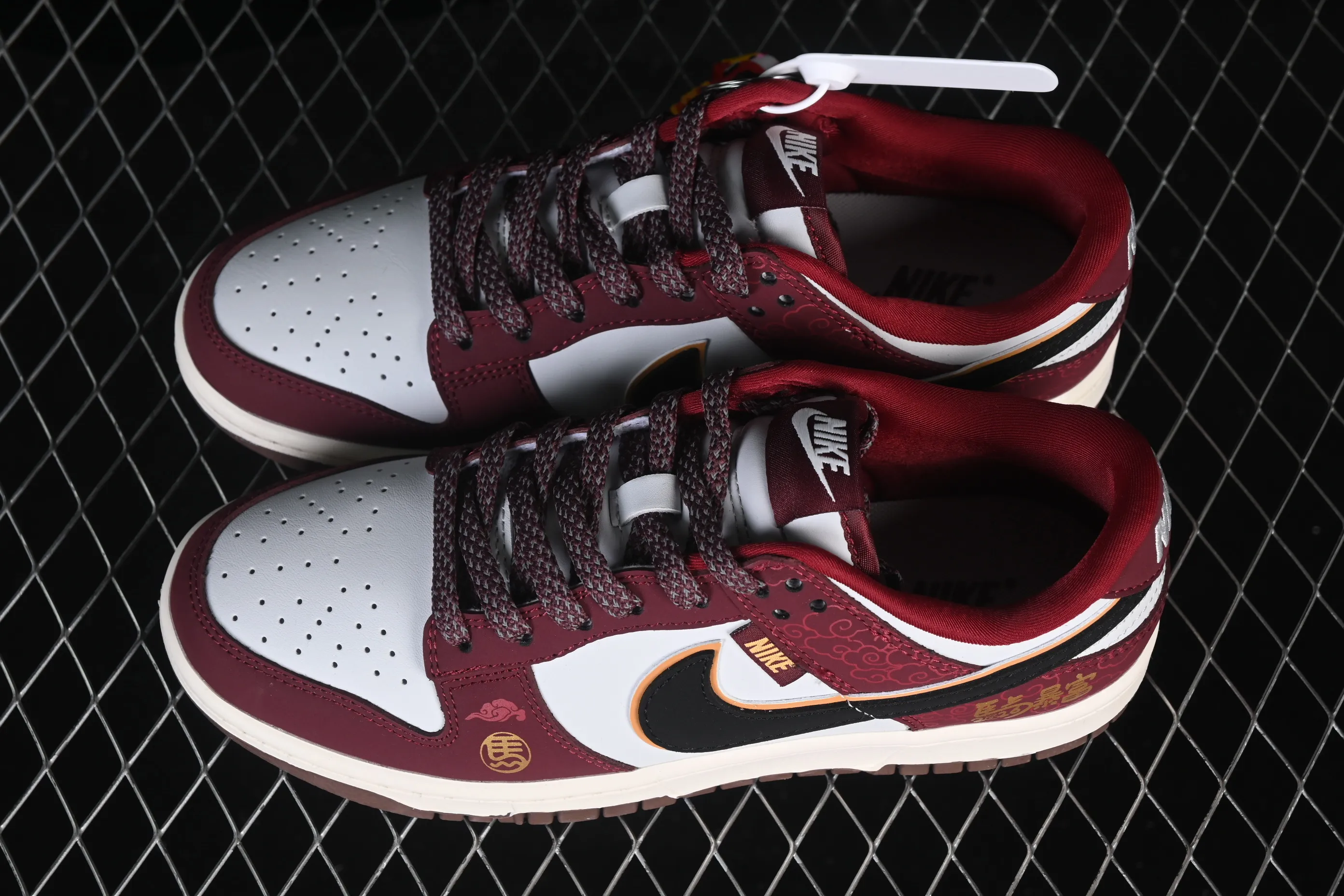 All categories Nk SB Dunk Series Nk SB Dunk Low High-end customized low-top sneakers Nike SB Dunk Low Limited to the Year of the Horse Get rich immediately High-end customized low-top casual skate shoes QW5288-108